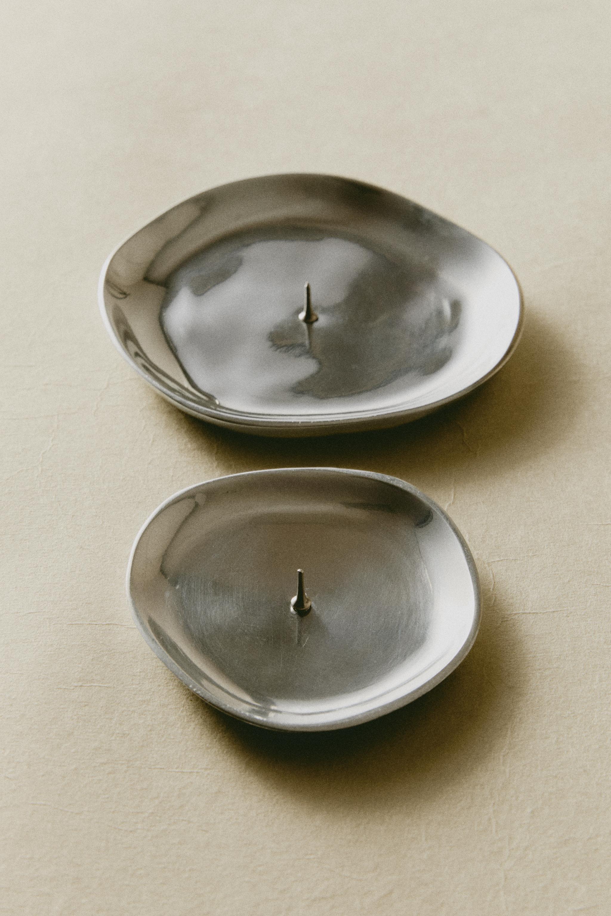 SILVER ALUMINUM TEALIGHT HOLDER